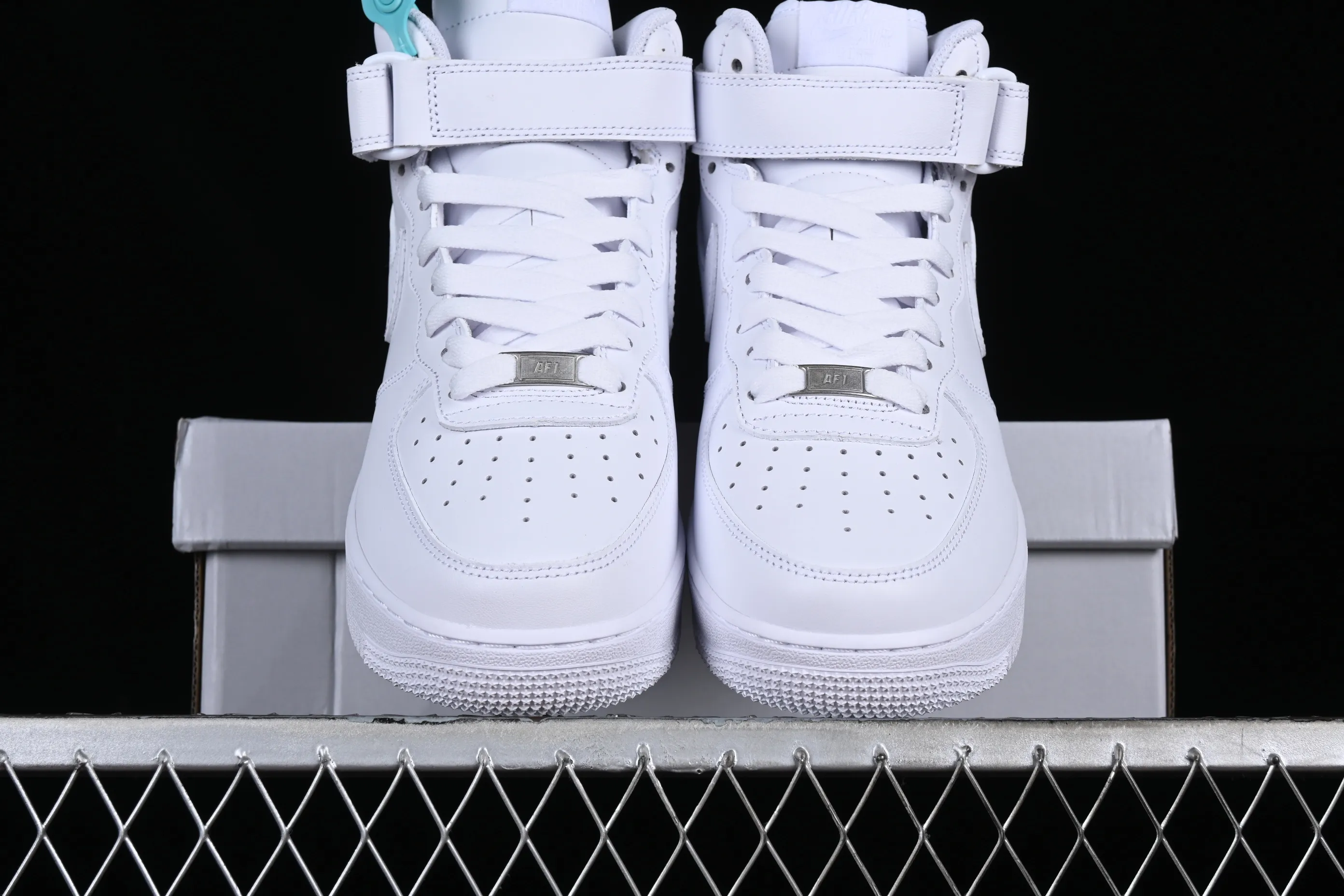 All categories Nk Air Force 1 Air Force series Nk Air Force 1 Mid Air Force mid-top Nk Air Force 1 Mid '07 Air Force 1 first-layer mid-top all-white casual sneakers 315123-111
